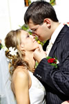 wedding makeup bride & groom kiss picture